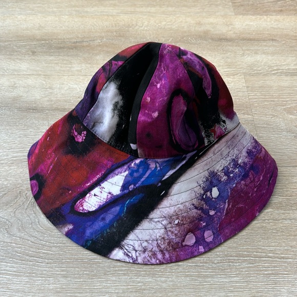 Escada - Picture 1 of 4